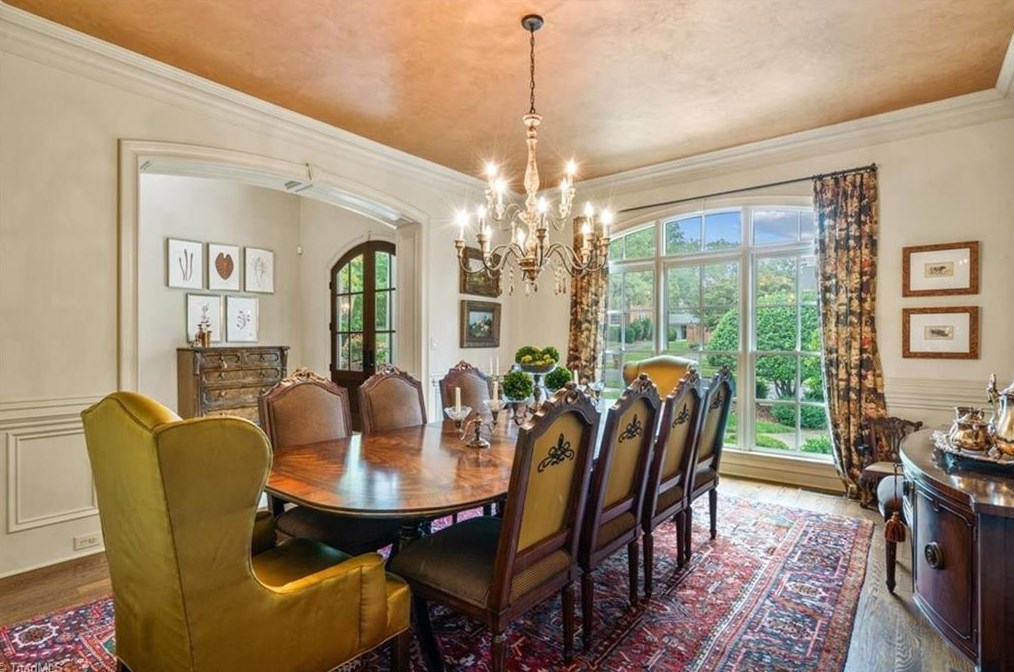 910 Sunset Dr, Greensboro NC 27408-7213 exterior