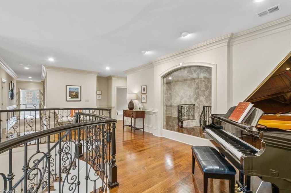 910 Sunset Dr, Greensboro NC 27408-7213 exterior