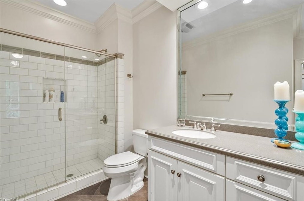 910 Sunset Dr, Greensboro NC 27408-7213 exterior