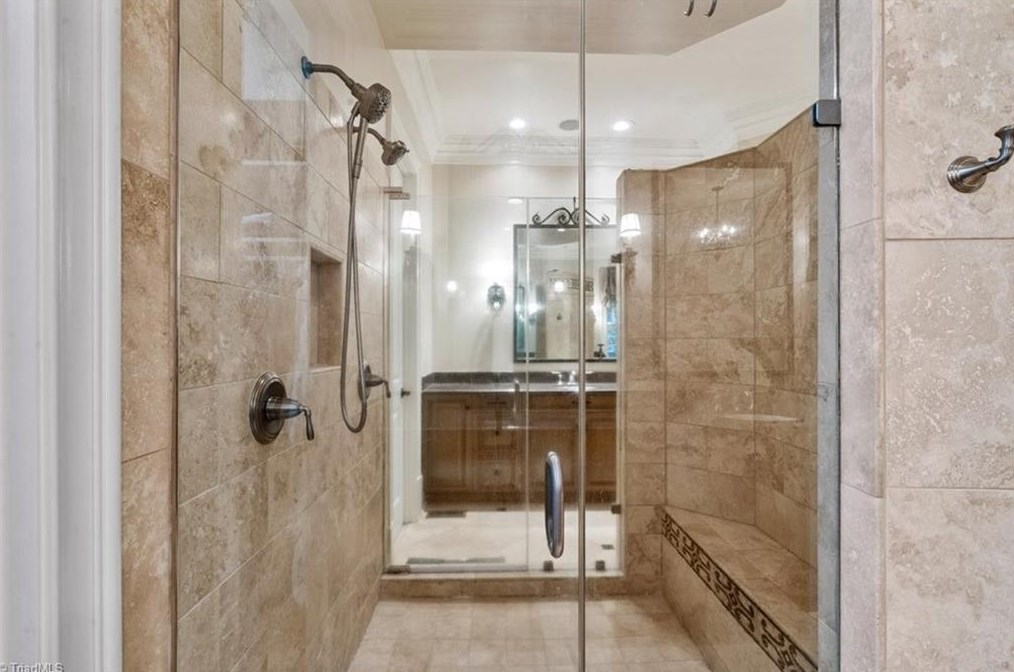 910 Sunset Dr, Greensboro NC 27408-7213 exterior