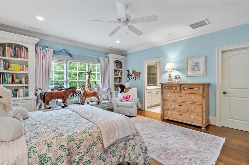 910 Sunset Dr, Greensboro NC 27408-7213 exterior