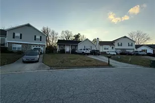 7 Fieldale Ct, Greensboro, NC 27406 - Photo 3