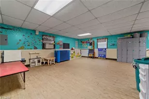 1501 Upland Dr, Greensboro, NC 27405 - Photo 19