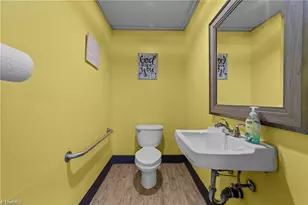 1501 Upland Dr, Greensboro, NC 27405 - Photo 25