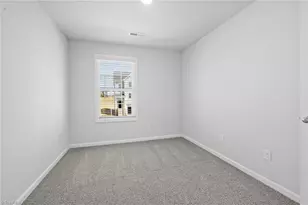 1096 University Dr, Burlington, NC 27215 - Photo 9