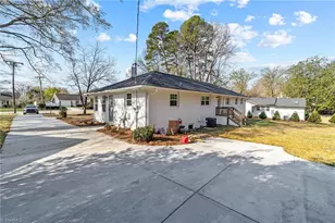 212 W Cornwallis Dr, Greensboro, NC 27408 - Photo 5