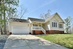 623 Roxboro Dr, Mount Gilead, NC 27306 - Photo 3