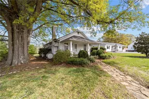 313 King St, King, NC 27021 - Photo 3