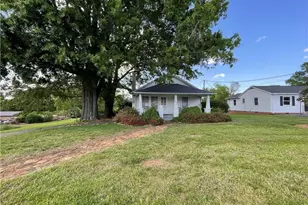 313 E King St, King, NC 27021 - Photo 5