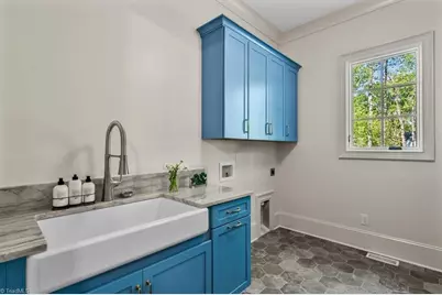 905 Brookside Drive, Greensboro, NC 27408 - Photo 31