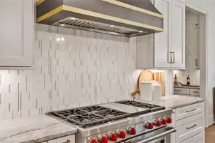 905 Brookside Dr, Greensboro, NC 27408 - Photo 15