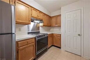 12 Park Village Ln, Greensboro, NC 27455 - Photo 7