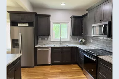 2528 Treetop Lane, Winston-Salem, NC 27101 - Photo 11