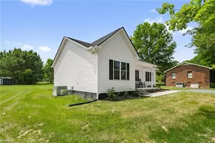 530 E Raleigh Ave, Liberty, NC 27298 - Photo 3