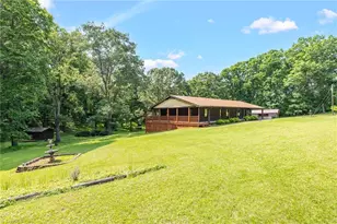 180 Mountain Valley Dr, Eden, NC 27288 - Photo 3