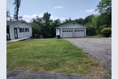 210 Grinton Avenue, Wilkesboro, NC 28697 - Photo 5