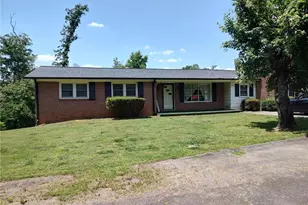 210 Grinton Ave, Wilkesboro, NC 28697 - Photo 3