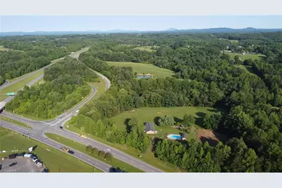 4285 W Pine Street, Mount Airy, NC 27030 - Photo 3