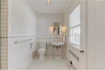 17 E Main Street, Thomasville, NC 27360 - Photo 21