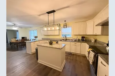 711 E Sunrise Avenue, Thomasville, NC 27360 - Photo 11