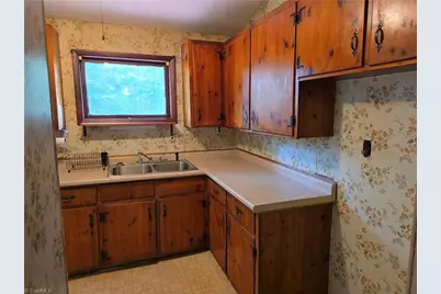 407 Highland Street, Wilkesboro, NC 28697 - Photo 7