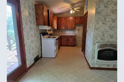 407 Highland Street, Wilkesboro, NC 28697 - Photo 9