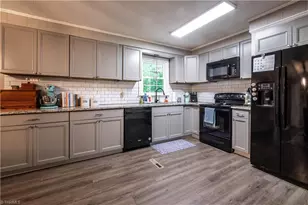 216 Brookwood Dr, Elkin, NC 28621 - Photo 7