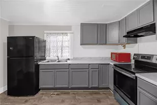 2209 Delta Pl, Greensboro, NC 27406 - Photo 13