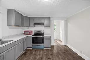 2209 Delta Pl, Greensboro, NC 27406 - Photo 9