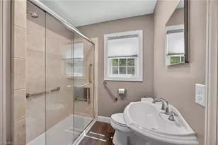 831 W Cornwallis Dr, Greensboro, NC 27408 - Photo 23