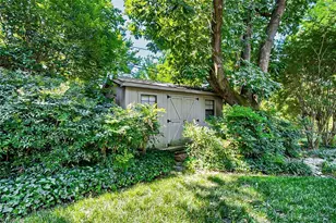 1303 W Cornwallis Dr, Greensboro, NC 27408 - Photo 33