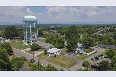 704 E Haymore Street, Mount Airy, NC 27030 - Photo 9