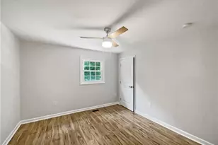 806 Larkwood Dr, Greensboro, NC 27410 - Photo 5