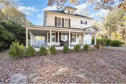 334 E Swannanoa Avenue, Liberty, NC 27298 - Photo 3