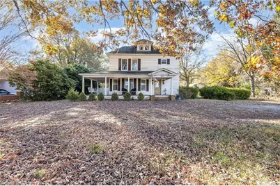 334 E Swannanoa Avenue, Liberty, NC 27298 - Photo 1