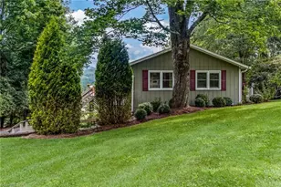 924 Balsam Dr, Newland, NC 28657 - Photo 5