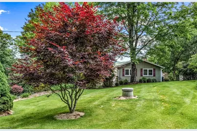 924 Balsam Drive, Newland, NC 28657 - Photo 5