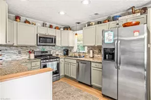 924 Balsam Dr, Newland, NC 28657 - Photo 15