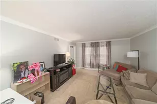 19 Edinborough Ct, Greensboro, NC 27406 - Photo 5