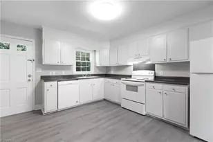 30 Forsyth St, Thomasville, NC 27360 - Photo 7