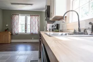 132 W Moore St, Candor, NC 27229 - Photo 27