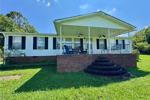 129 Seabrook Rd, Mount Airy, NC 27030 - Photo 3