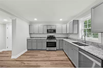 805 W 5th Avenue, Lexington, NC 27292 - Photo 9