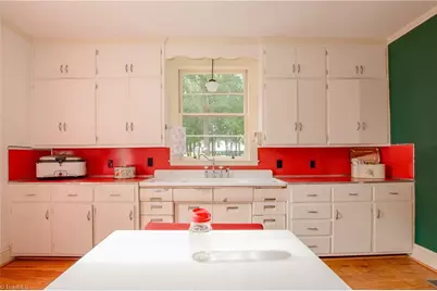 802 Lawsonville Avenue, Reidsville, NC 27320 - Photo 21