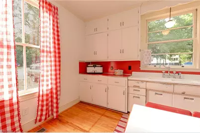 802 Lawsonville Avenue, Reidsville, NC 27320 - Photo 15