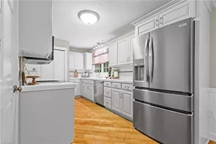 426 Lakewood Dr, Wilkesboro, NC 28697 - Photo 11