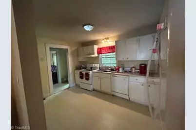 814 Pine Circle Drive, High Point, NC 27265 - Photo 7