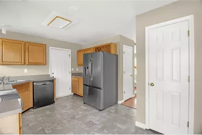 425 Rockbridge Drive, Kernersville, NC 27284 - Photo 15