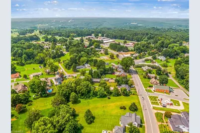 528 Main Street, Pilot Mountain, NC 27041 - Photo 9