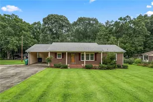 320 Forest Park Dr, Denton, NC 27239 - Photo 1